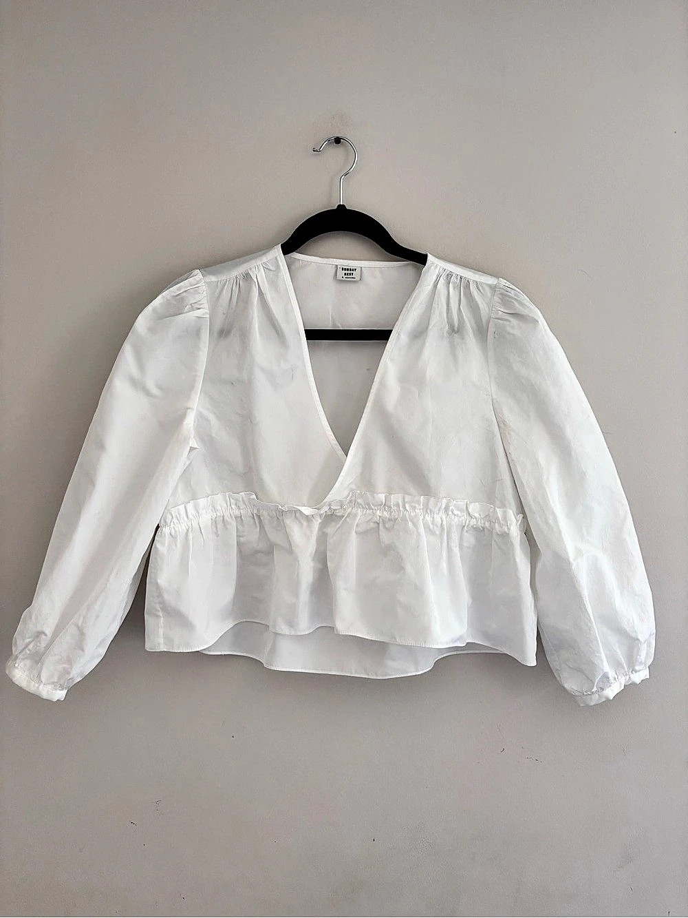 Sunday Best Peplum V-Neck Blouse in White Size Small Like New